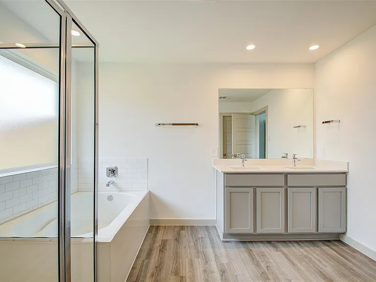 7911 Murciana Dr — Photo 26