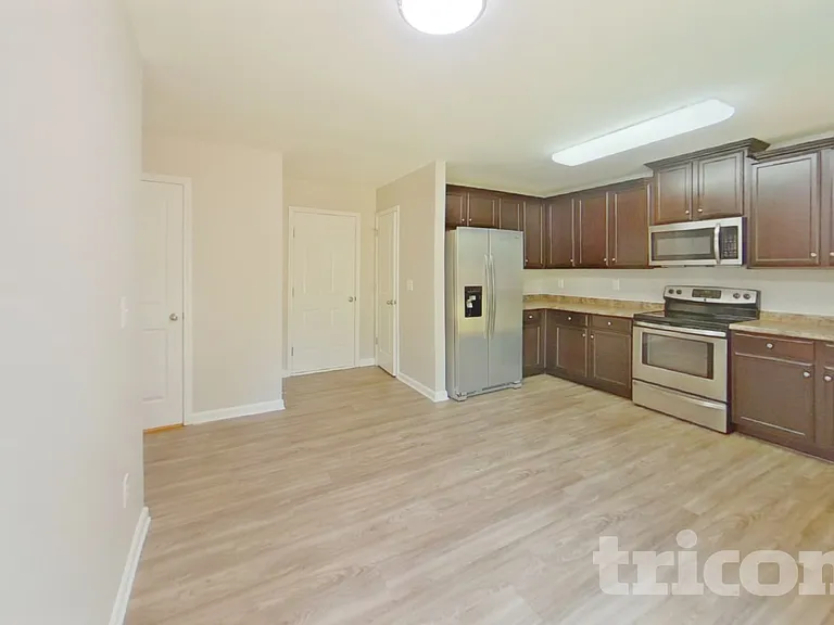 429 Victory Ln — Photo 4