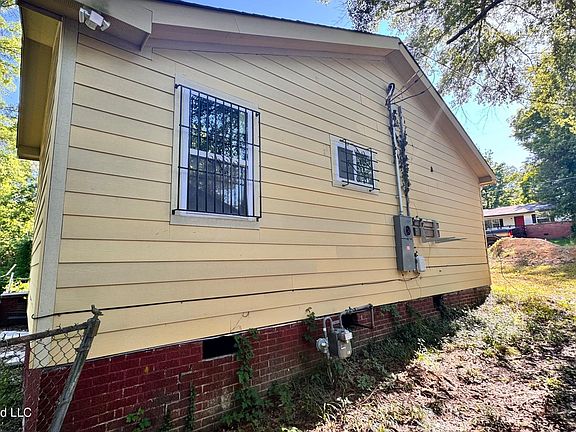 4th image of 2616 Glenn St