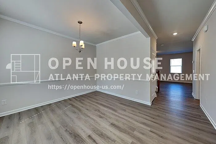 4 bed, 2.5 bath, 2200 sqft, $2,500 — Photo 4