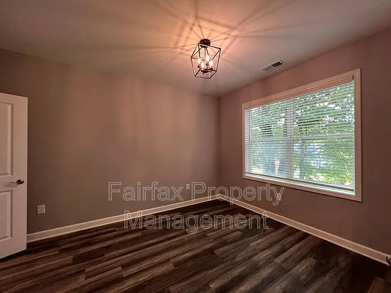 518 Boone St #101 — Photo 11