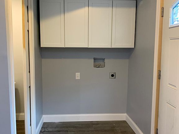 3rd image of 915 Heyl Ave #0