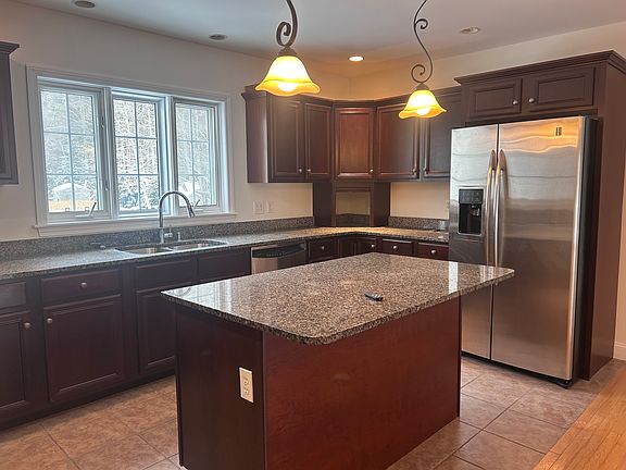5th image of 211 Elderberry Dr