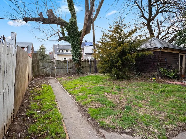 237 Ardmore Ave #1 — Photo 8