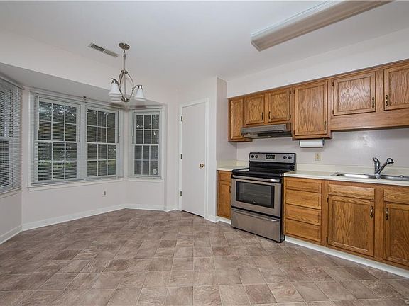 5th image of 2124 Megan Dr