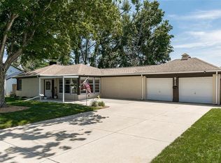 911 36th St NE, Cedar Rapids, IA 52402