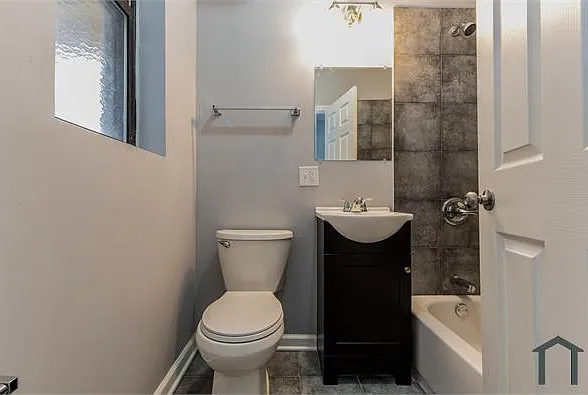 7525 S Kingston Ave #2E — Photo 3