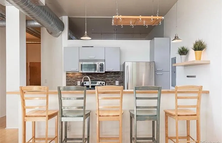 2 bed, 1400 sqft, $2,700 — Photo 2