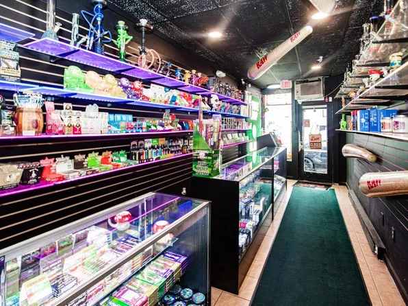 446 West Side Avenue image 8 of 38