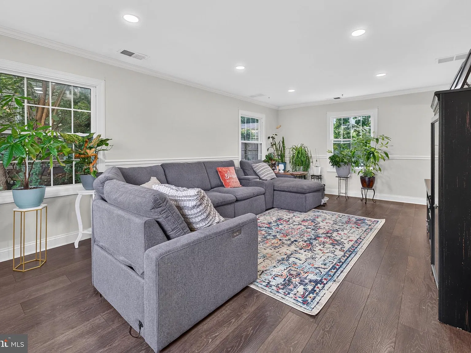 3 bed, 2.5 bath, 1727 sqft, $3,800 — Photo 3