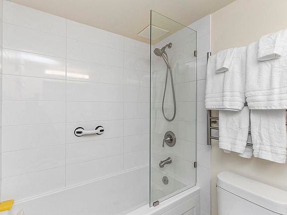 4th image of 21000 Enzian Way #306B