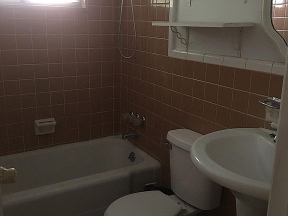 3rd image of 388 W Muir Ave