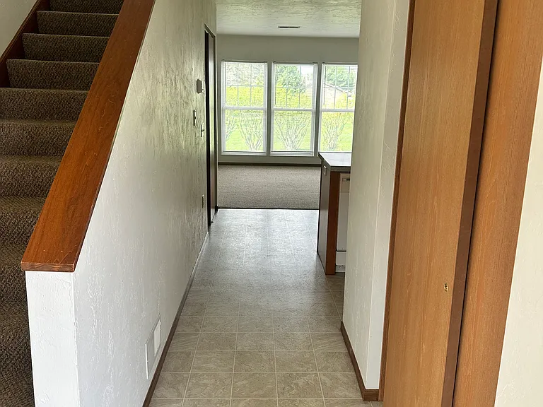 276 Kelly Blvd — Photo 3