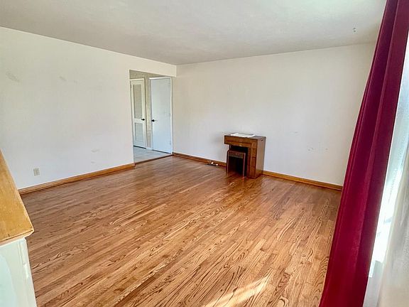 3rd image of 5826 Karen Ln