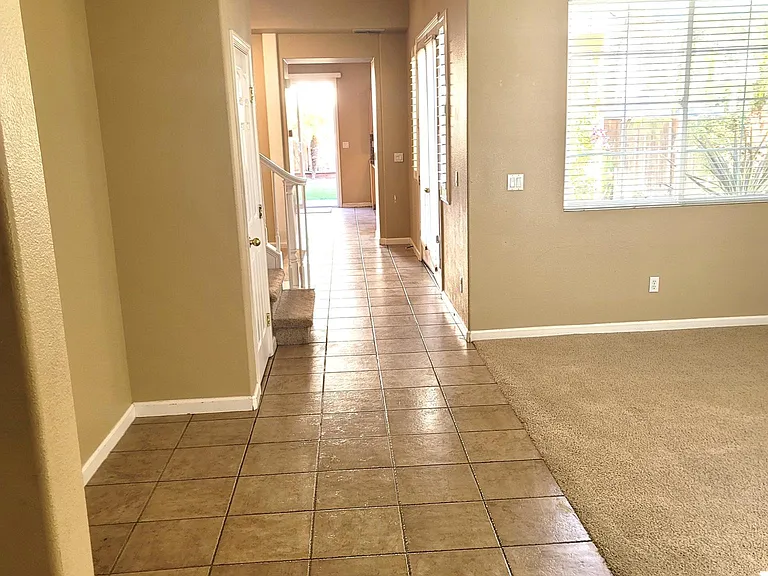 533 Stirling Ct — Photo 13