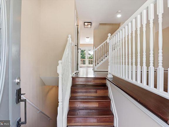 2nd image of 203 Autumn Flower Ln