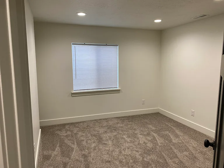 842 S 1360 E — Photo 15