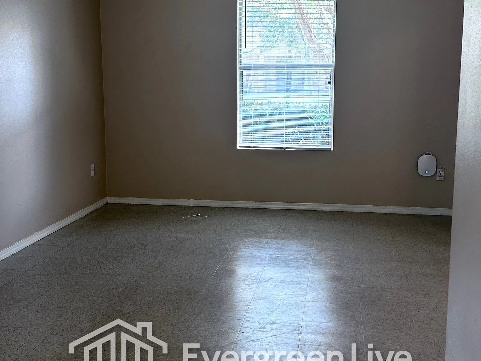 3 bed, 1.0 bath, 1694 sqft, $1,445 — Photo 4