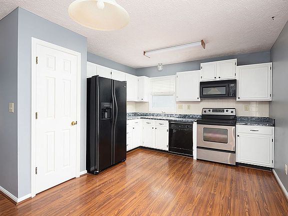3rd image of 3909 Quailridge Ct