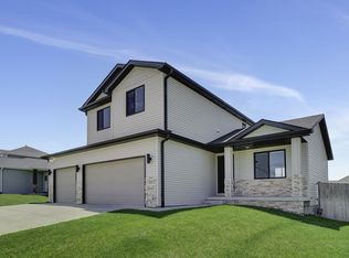 7339 Yankee Woods Dr, Lincoln, NE 68516