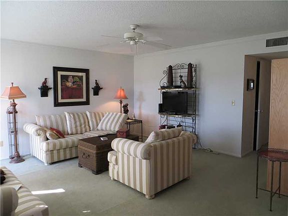 3rd image of 104 Royal Oak Dr