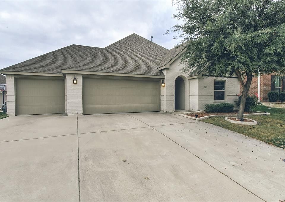 1st image of 305 Goldfield Ln