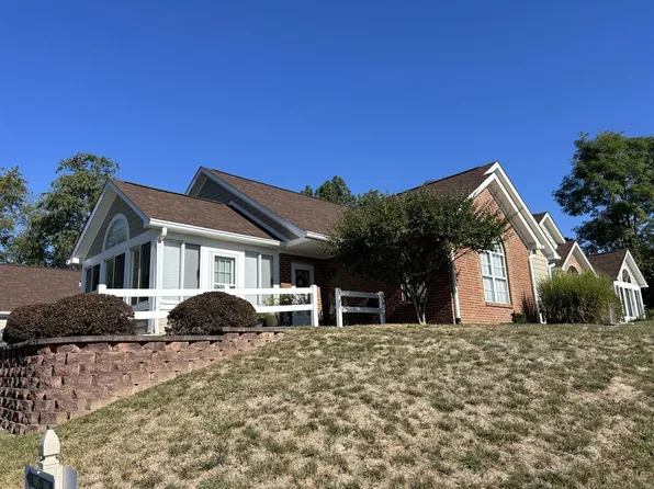 105 Wyngate Dr, The Plains, OH 45780