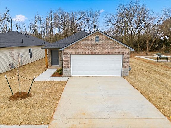 2nd image of 3301 Little Creek Dr