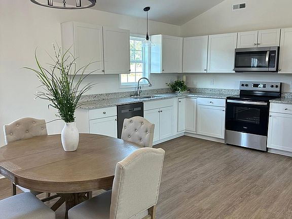 3rd image of 2173 Rowan Road