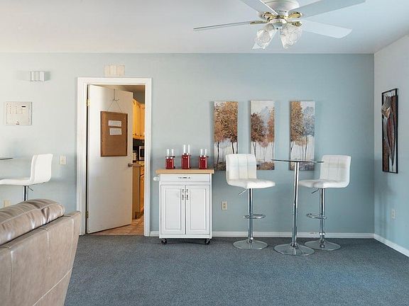 4th image of 6580 Desert Queen Ave