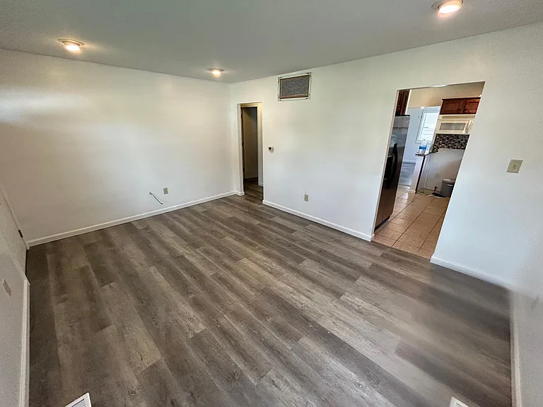 2827 Kentucky Ave — Photo 3