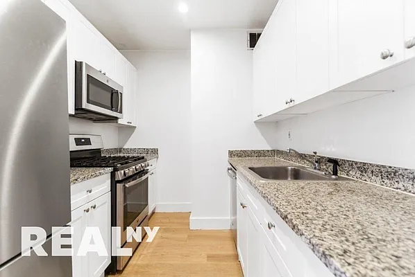 Rented by REAL New York | media 25