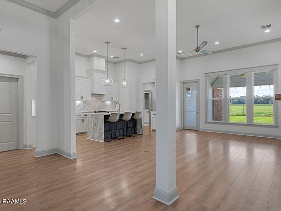 5th image of 230 Whispering Meadows Rd