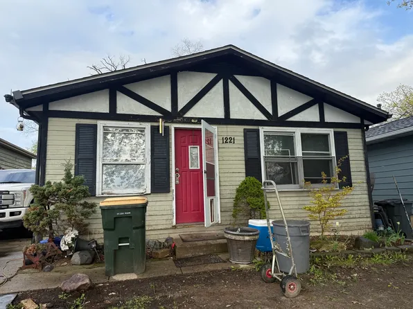 1221 Sunset Dr, Round Lake Beach, IL 60073