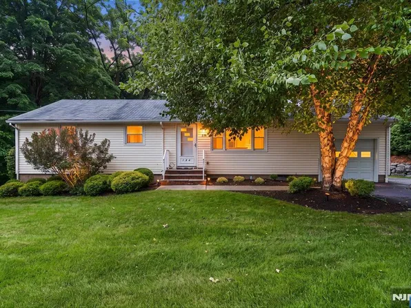 136 Grand Avenue, Park Ridge, NJ 07656