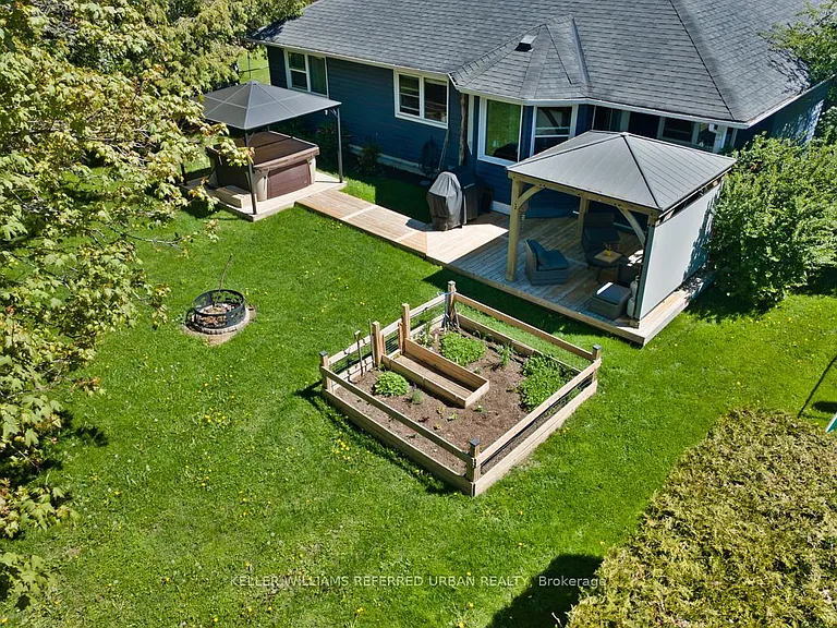 222 Aldred Dr — Photo 2