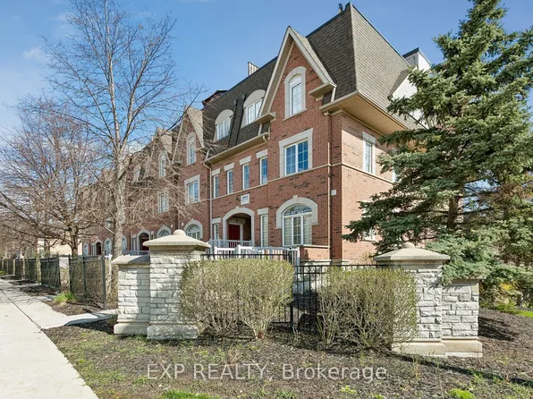 3055 Elmcreek Rd #13, Mississauga, ON L5B 4J9