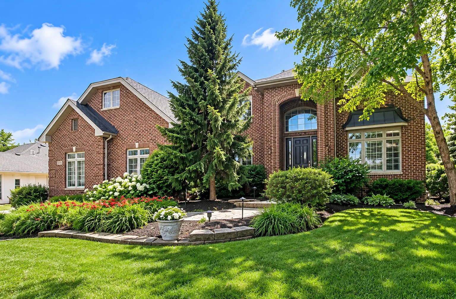 4 bed, 4.5 bath, 4578 sqft, $5,595 — Photo 1