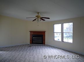 3rd image of 114 Holly Tree Cir