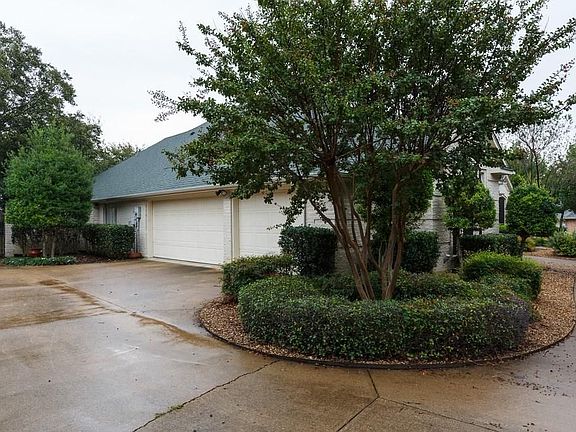 3rd image of 503 Edgewood Ln