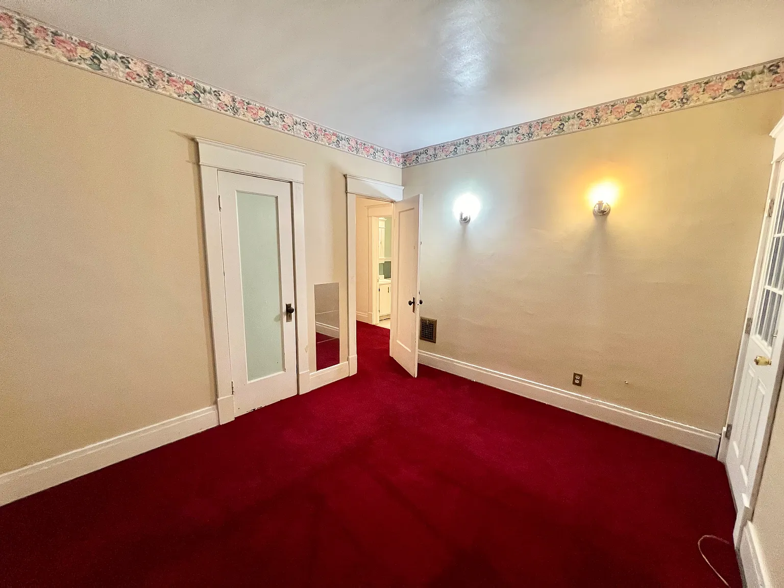 3 bed, 1230 sqft, $1,350 — Photo 2