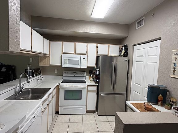 3rd image of 6490 Aragon Way APT 204