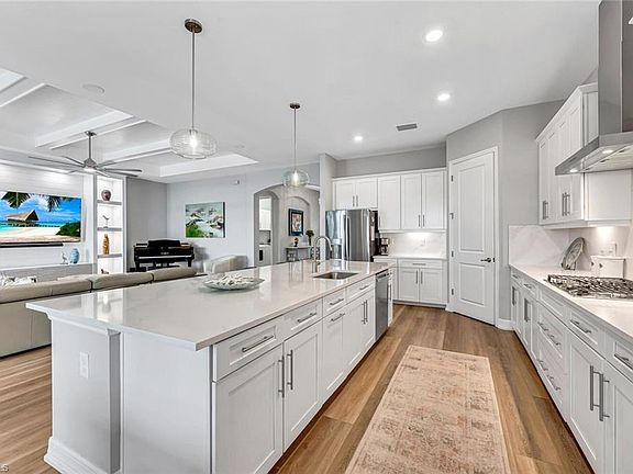 5th image of 13674 Blue Bay CIR