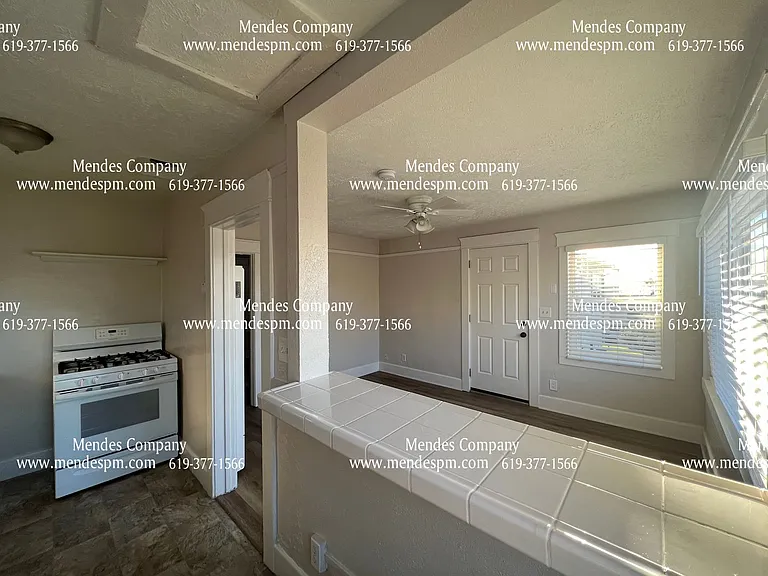 623 W Kalmia St — Photo 8