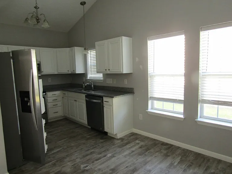 151 Heath Dr — Photo 4