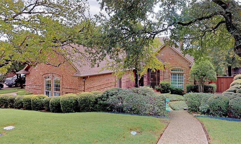 1st image of 350 Craig Cir