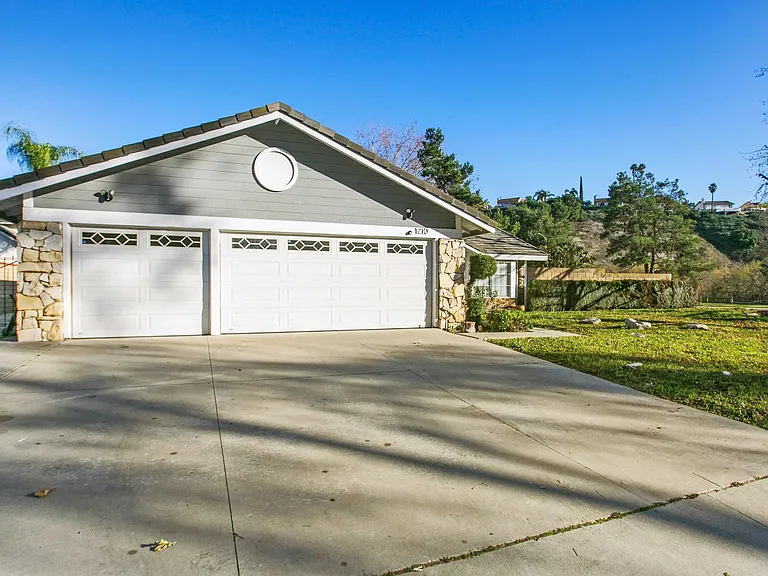 1210 N Country Hollow Dr — Photo 13