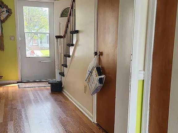 4th image of 906 Tamarac Dr