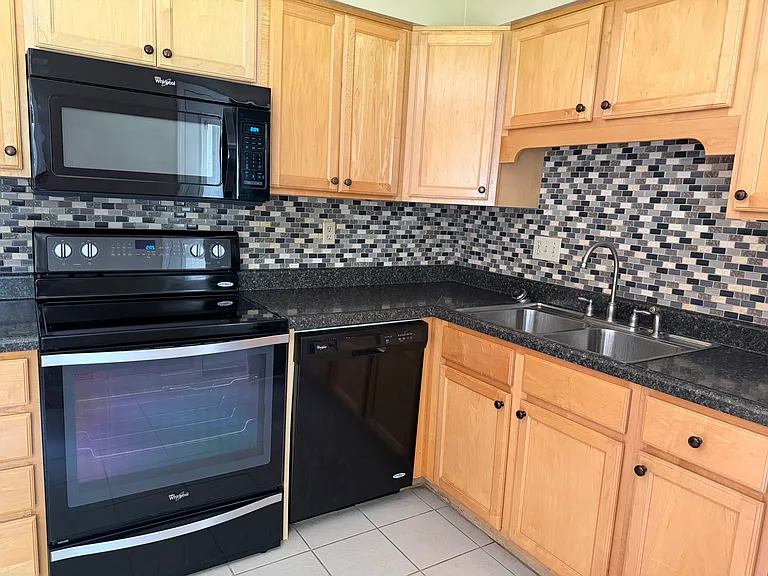 15 Christopher Dr #B — Photo 6
