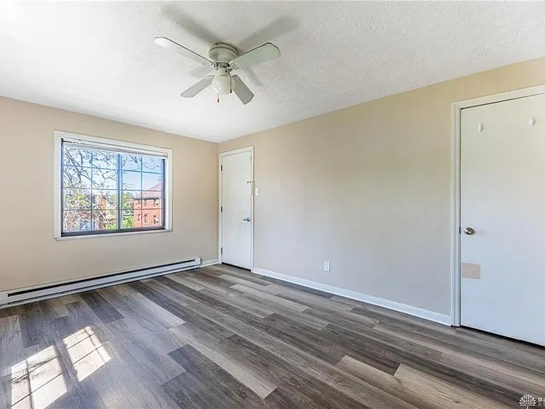 526 Corona Ave — Photo 3